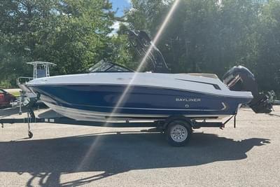 BOATZON | Bayliner VR5 OB 2025