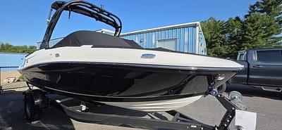 BOATZON | Bayliner VR5 OB 2025