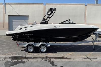 BOATZON | Bayliner VR6 Bowrider IO 2025 BOATZON | Bayliner VR6 Bowrider IO 2025