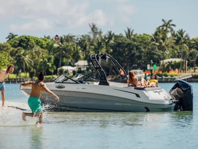 BOATZON | Bayliner VR6 Bowrider  Outboard 2025