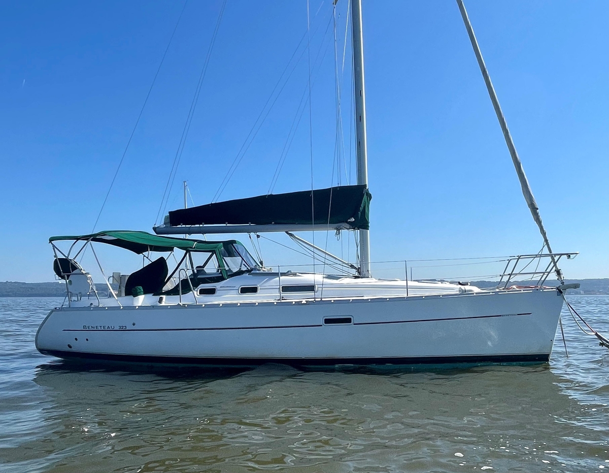 2005 Beneteau 323 - Sold Boat