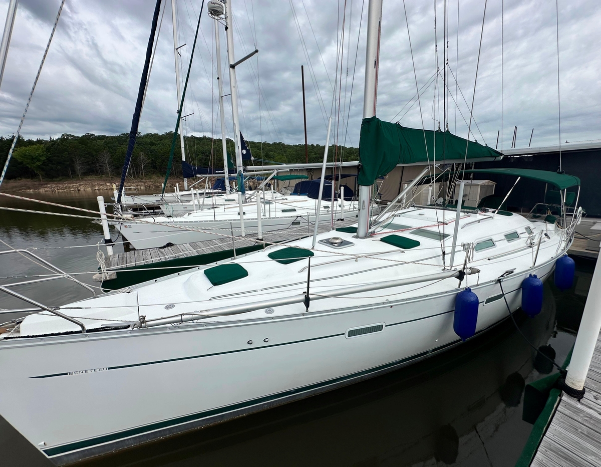 2004 Beneteau 393 - Sold Boat