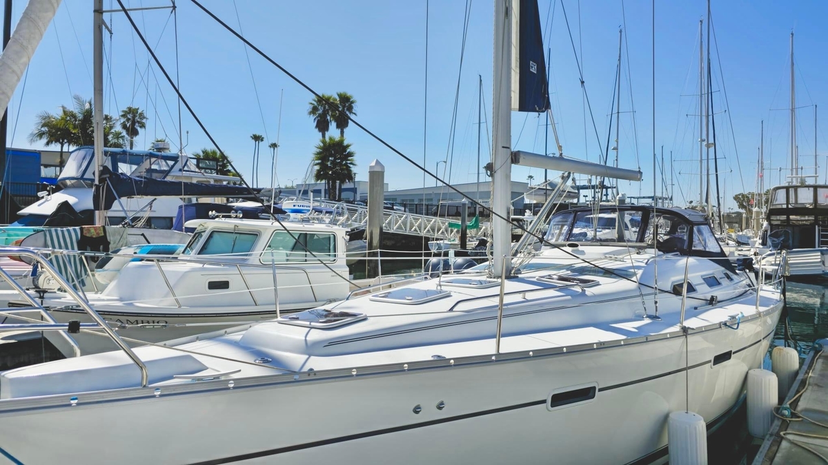 2006 Beneteau 393 - Sold Boat