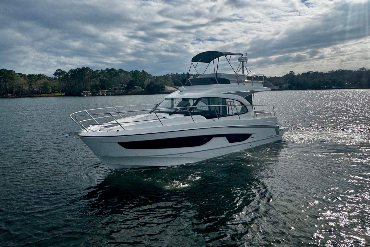 2026 Beneteau Antares 11 Fly - Sold Boat