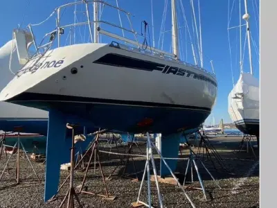 BOATZON | Beneteau First 325 1982