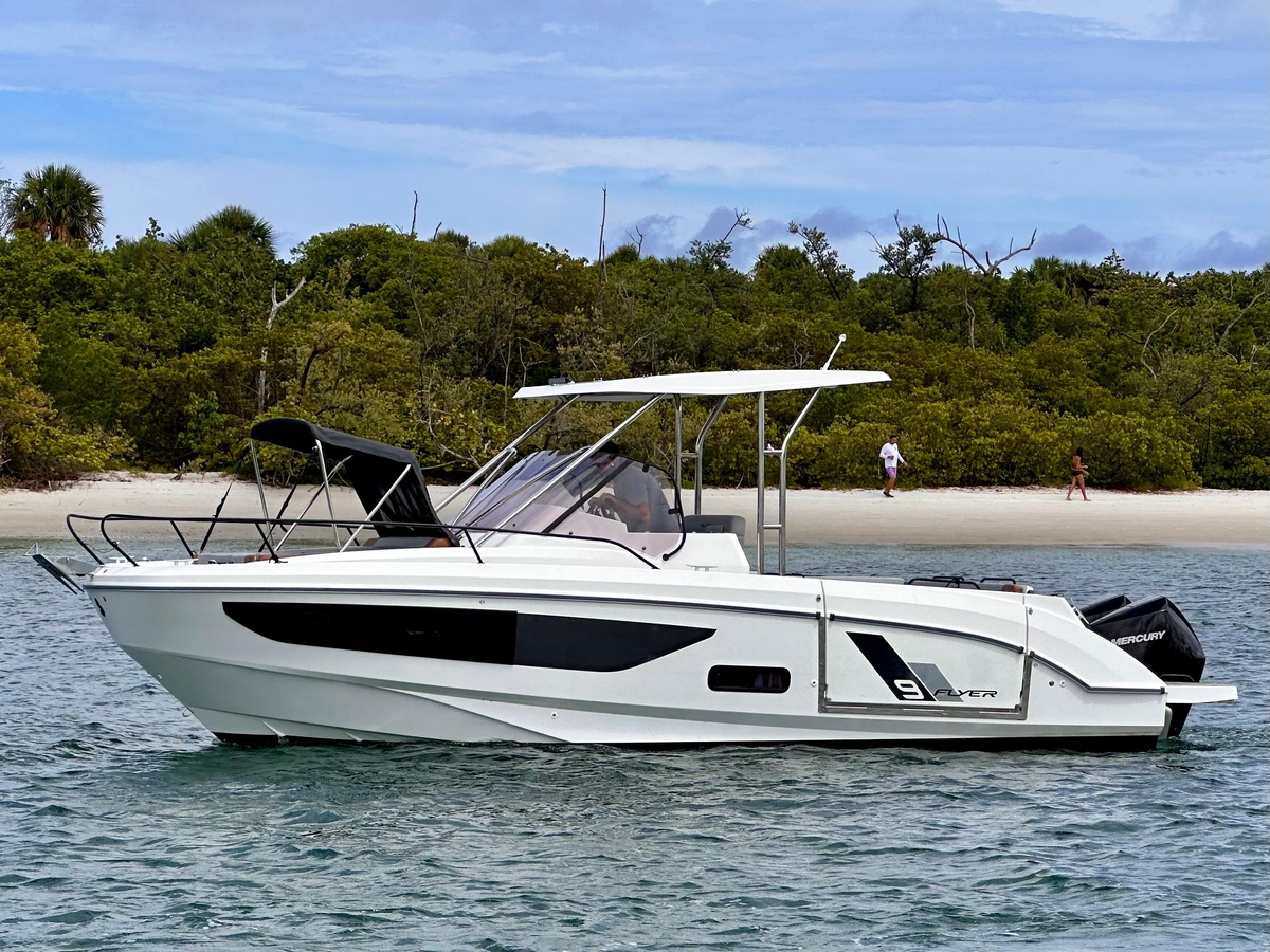 2023 Beneteau Flyer 9 SUNdeck - Sold Boat