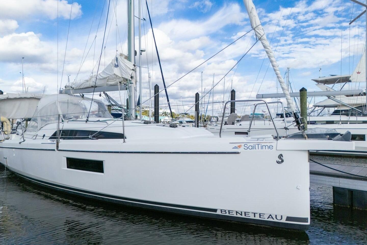 2021 Beneteau Oceanis 301 - Sold Boat