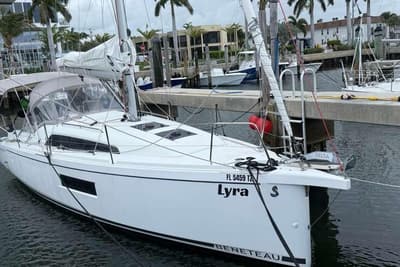 BOATZON | Beneteau Oceanis 301 2024