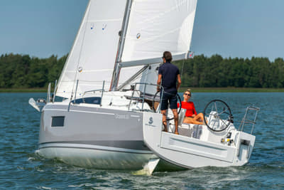 BOATZON | Beneteau Oceanis 301 ELECTRIC 2026