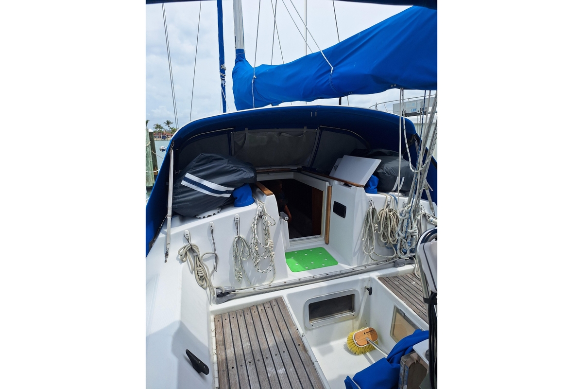 1988 Beneteau Oceanis 350 - Sold Boat