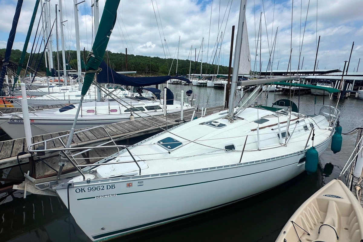 1998 Beneteau Oceanis 352 - Sold Boat