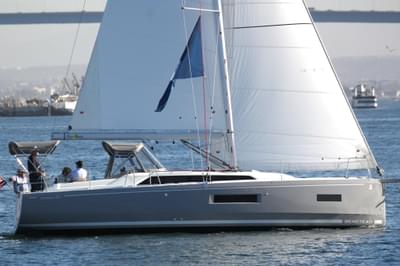 BOATZON | Beneteau Oceanis 371 2025
