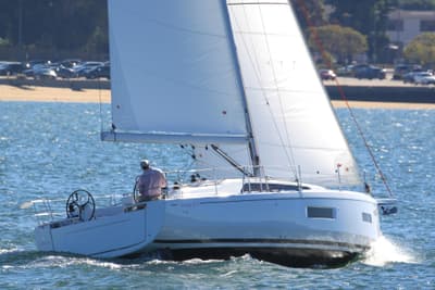 BOATZON | Beneteau Oceanis 371 2026