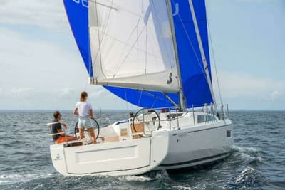 BOATZON | Beneteau Oceanis 371 FIRST LINE 2026