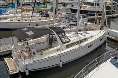 BOATZON | Beneteau Oceanis 381 2023