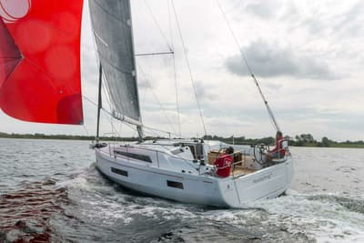 BOATZON | Beneteau Oceanis 401 FIRST LINE 2026