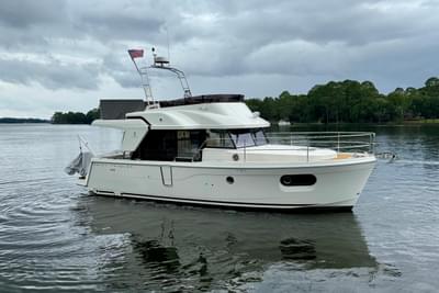 BOATZON | Beneteau Swift Trawler 35 2025