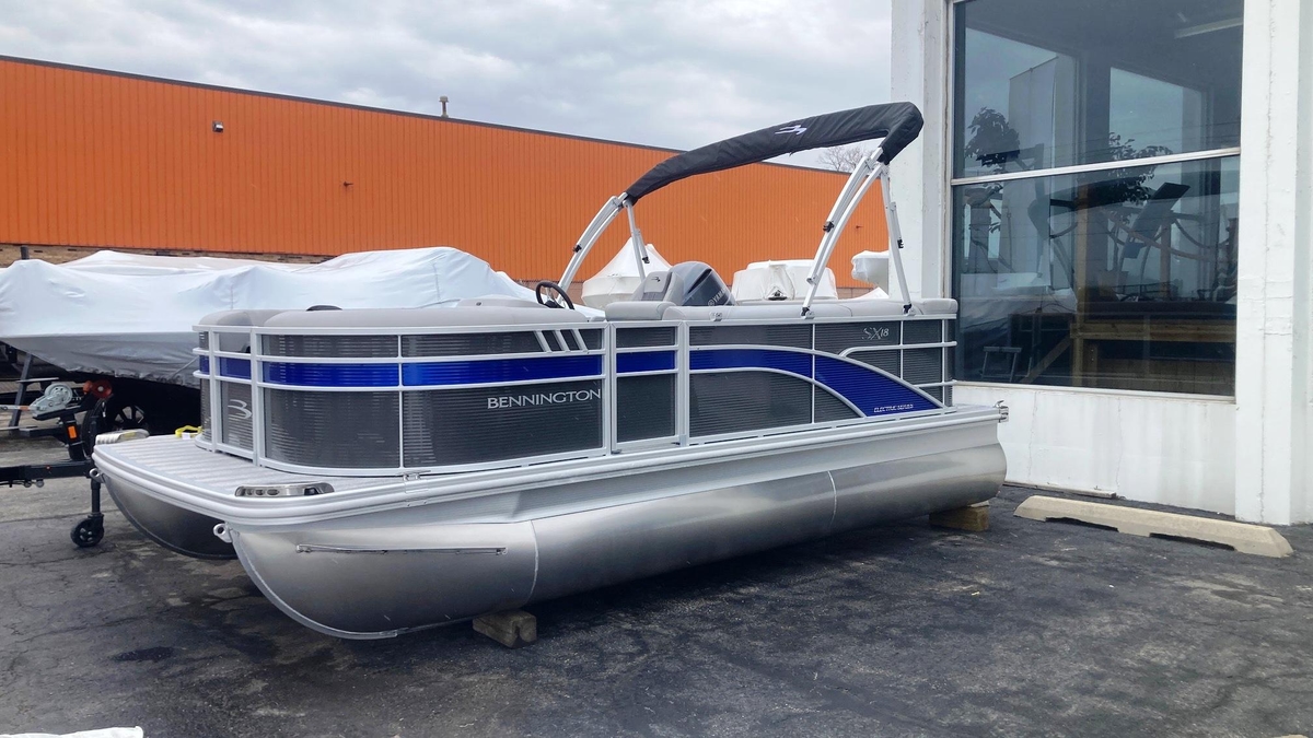 2025 Bennington 18 SXL - Sold Boat