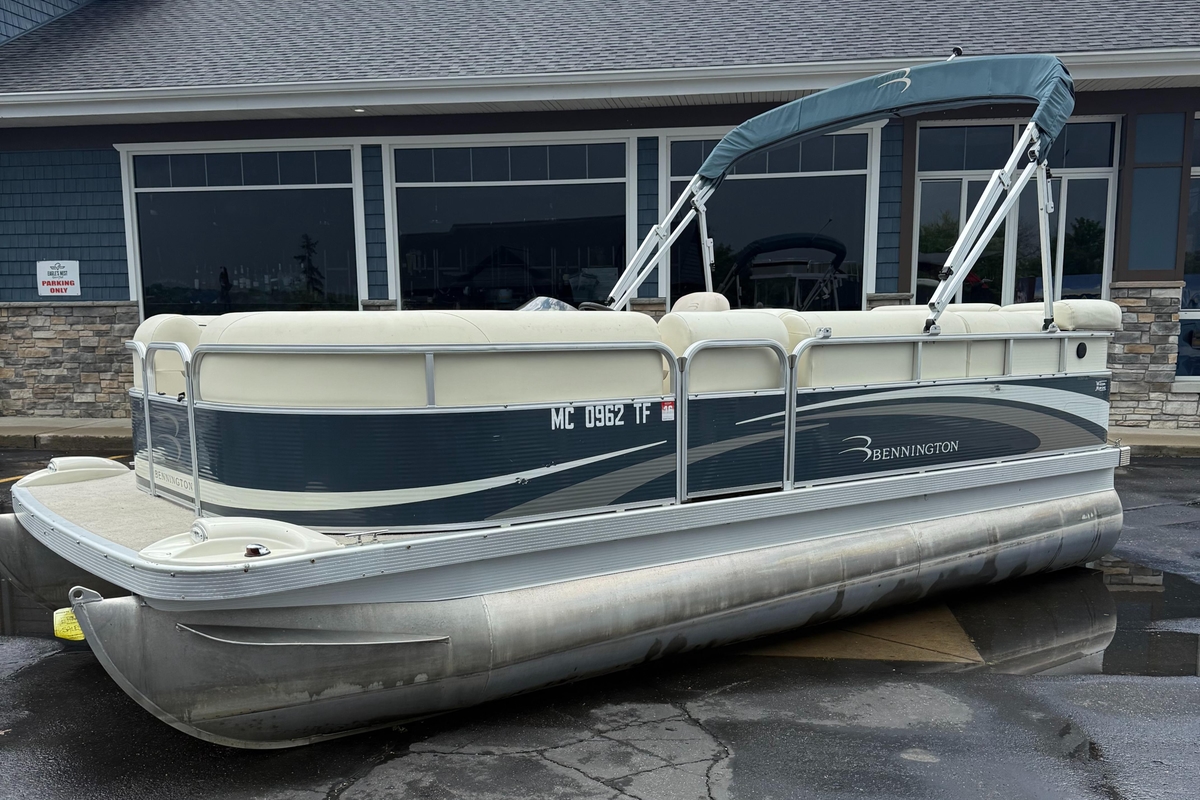 2009 Bennington 1850GL - Sold Boat
