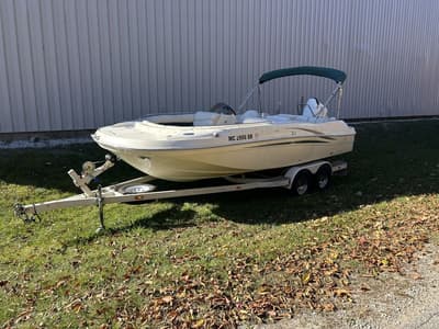 BOATZON | Bennington 210 RL Deck Boat 2003
