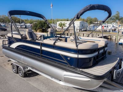 BOATZON | Bennington 22 S STERN RADIUS 2026
