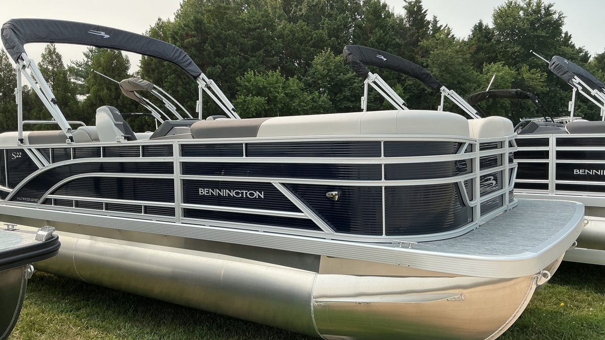 2027 Bennington Bennington 22 S1 SSR TRILOG 2027 - Sold Boat