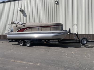BOATZON | Bennington 22 SSRCX tritoon with trailer and sea legs 2020