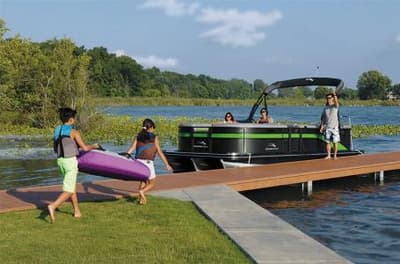 BOATZON | Bennington 22 STERN LOUNGE 22 SXCW 2023