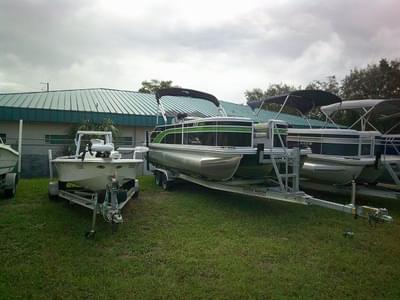 BOATZON | Bennington 22 Swingback Tritoon 2024