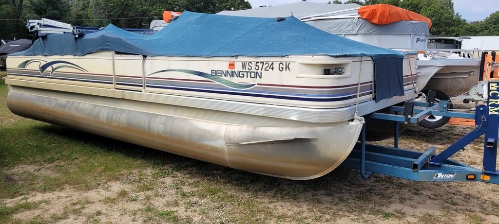 2001 Bennington 2250 - Sold Boat