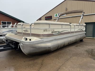 BOATZON | Bennington 2250 LX w Sea Legs 2000