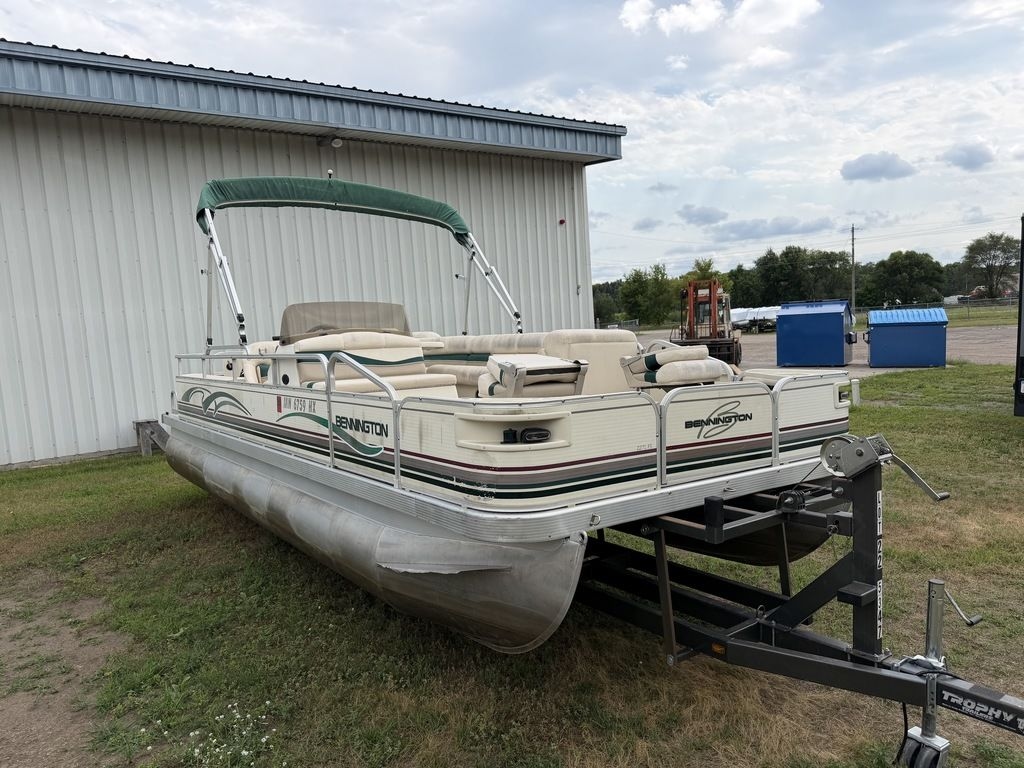 2000 Bennington 2275 FS - Sold Boat