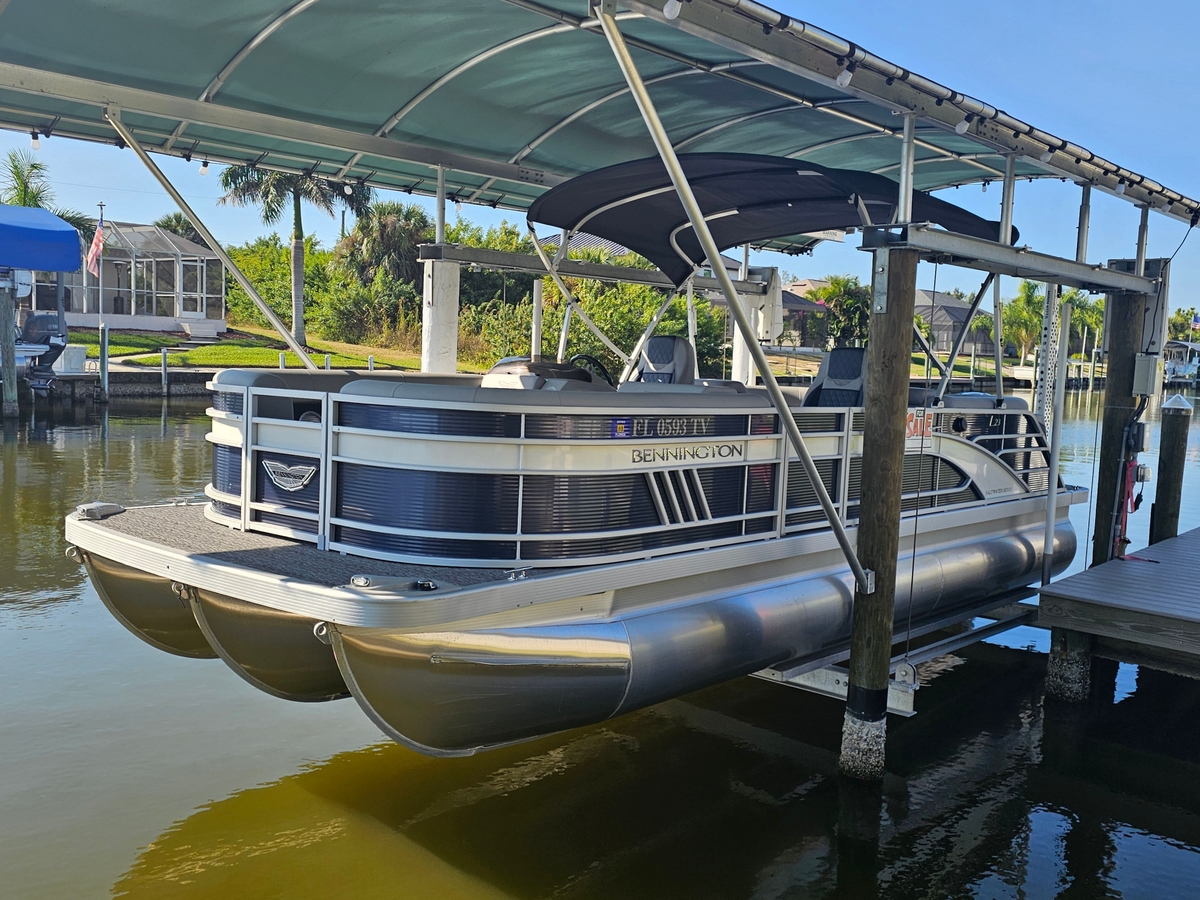 2024 Bennington 23 L Fastback - Sold Boat