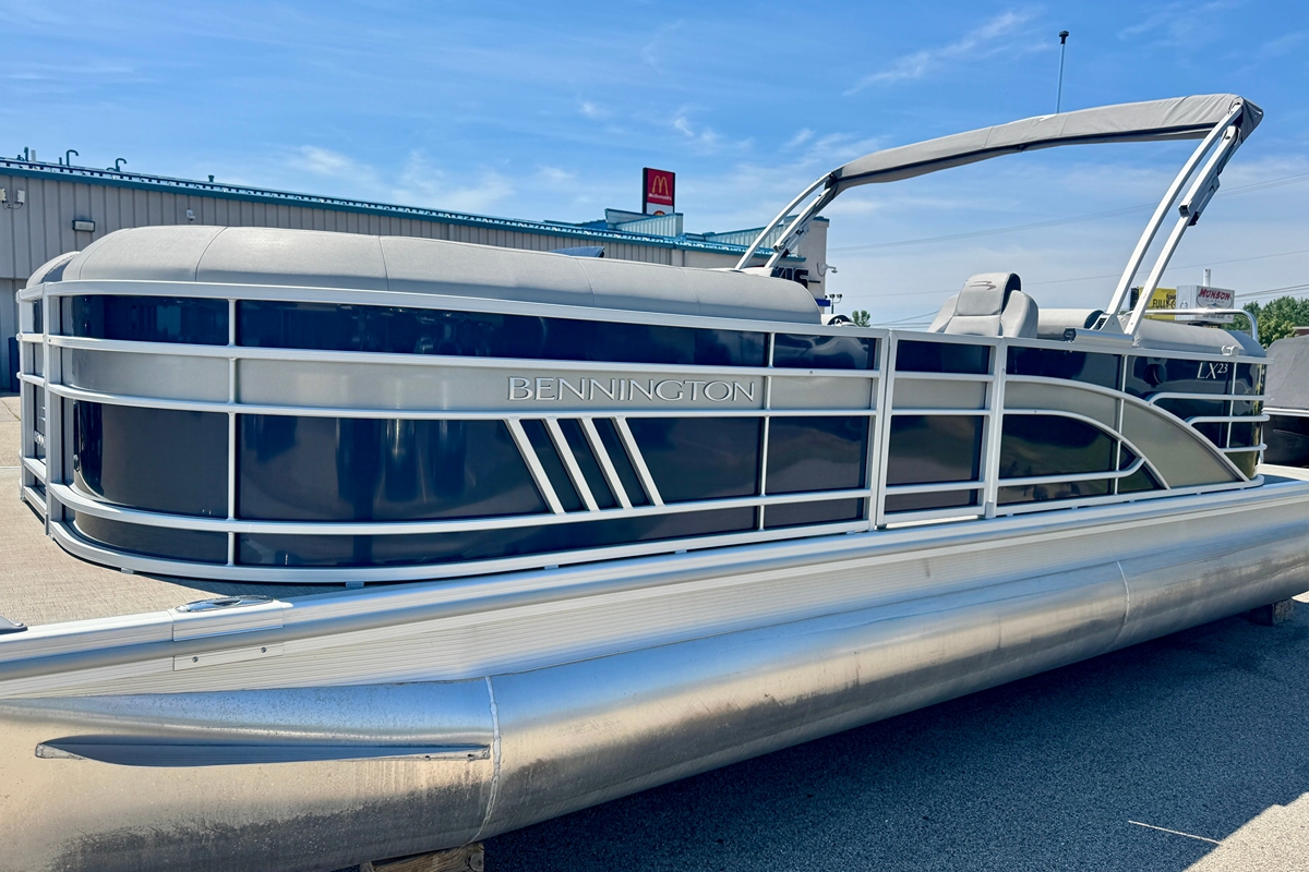 2023 Bennington 23 LX STERN RADIUS - Sold Boat