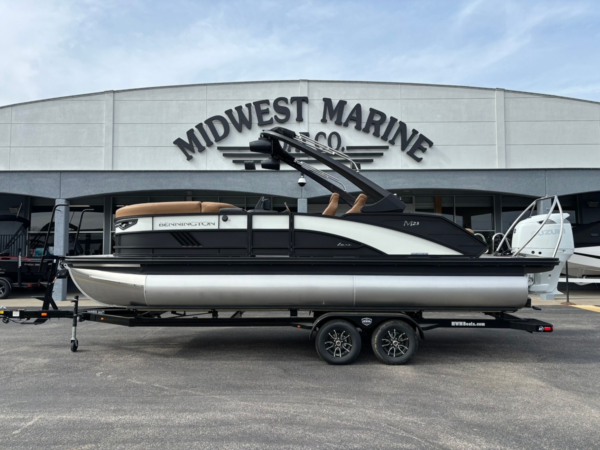 2026 Bennington 23 MCSB Luxe - Sold Boat