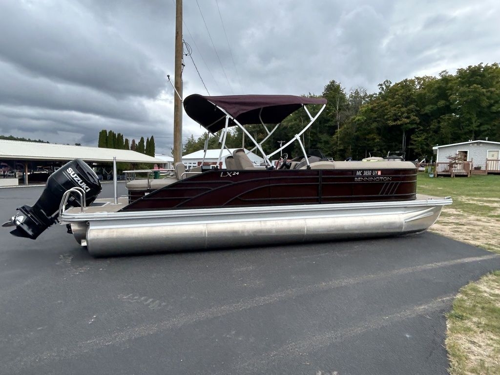 2023 Bennington 24 LXSB - Sold Boat