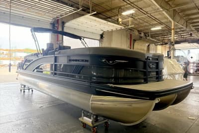 BOATZON | Bennington 24 M Open Fastback Quad Bench 2027