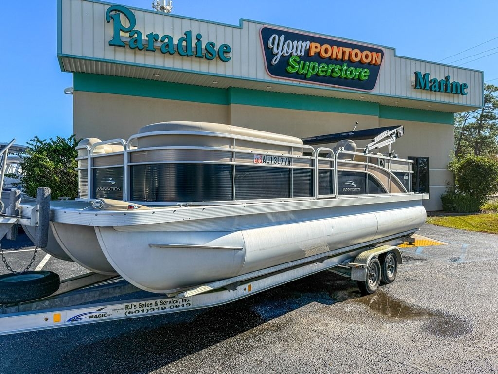 2015 Bennington 24 SCWX - Sold Boat