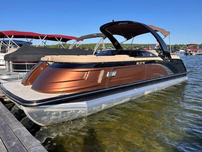 BOATZON | Bennington 25 QXCW Windscreen Sport Arch 2017