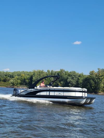 BOATZON | Bennington 25 RCWX1 10FT Wide Single Engine 2016 BOATZON | Bennington 25 RCWX1 10FT Wide Single Engine 2016