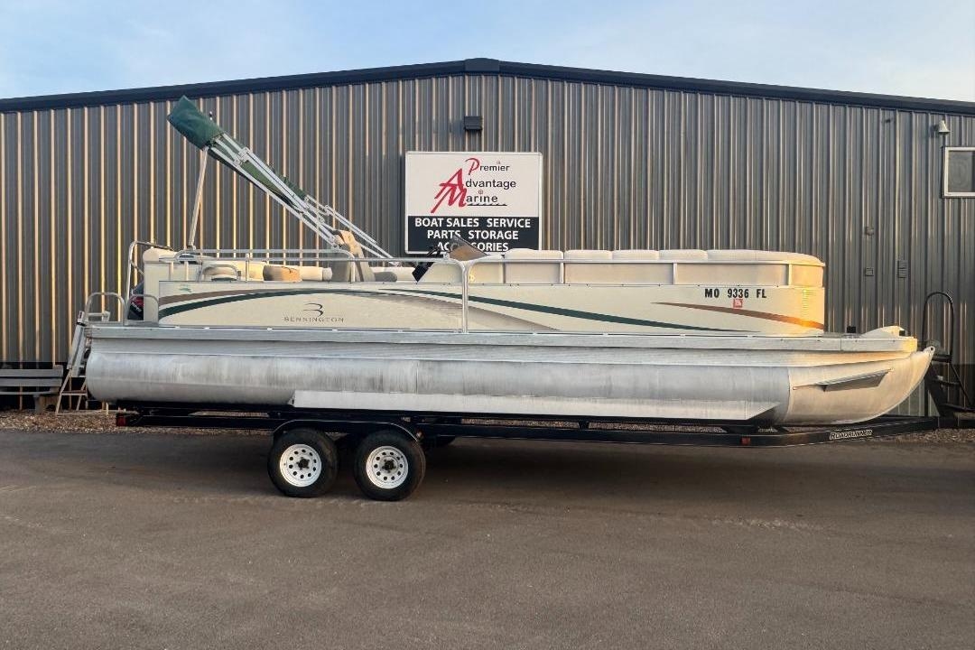 2002 Bennington 2550RL - Sold Boat