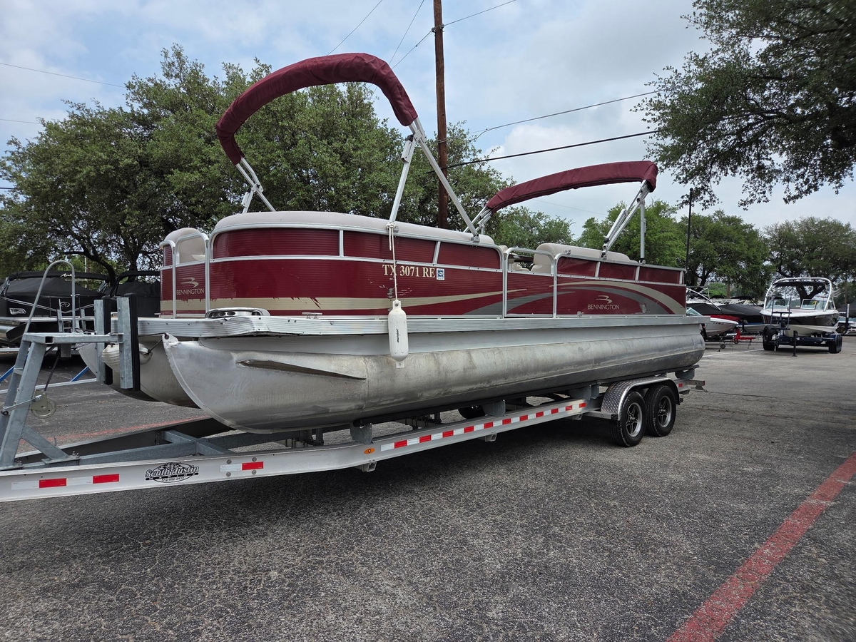 2011 Bennington 2554GCW - Sold Boat