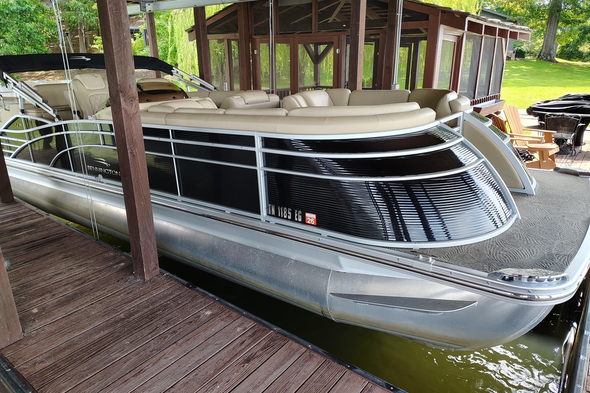 2014 Bennington 2575 QCW I/O - Sold Boat