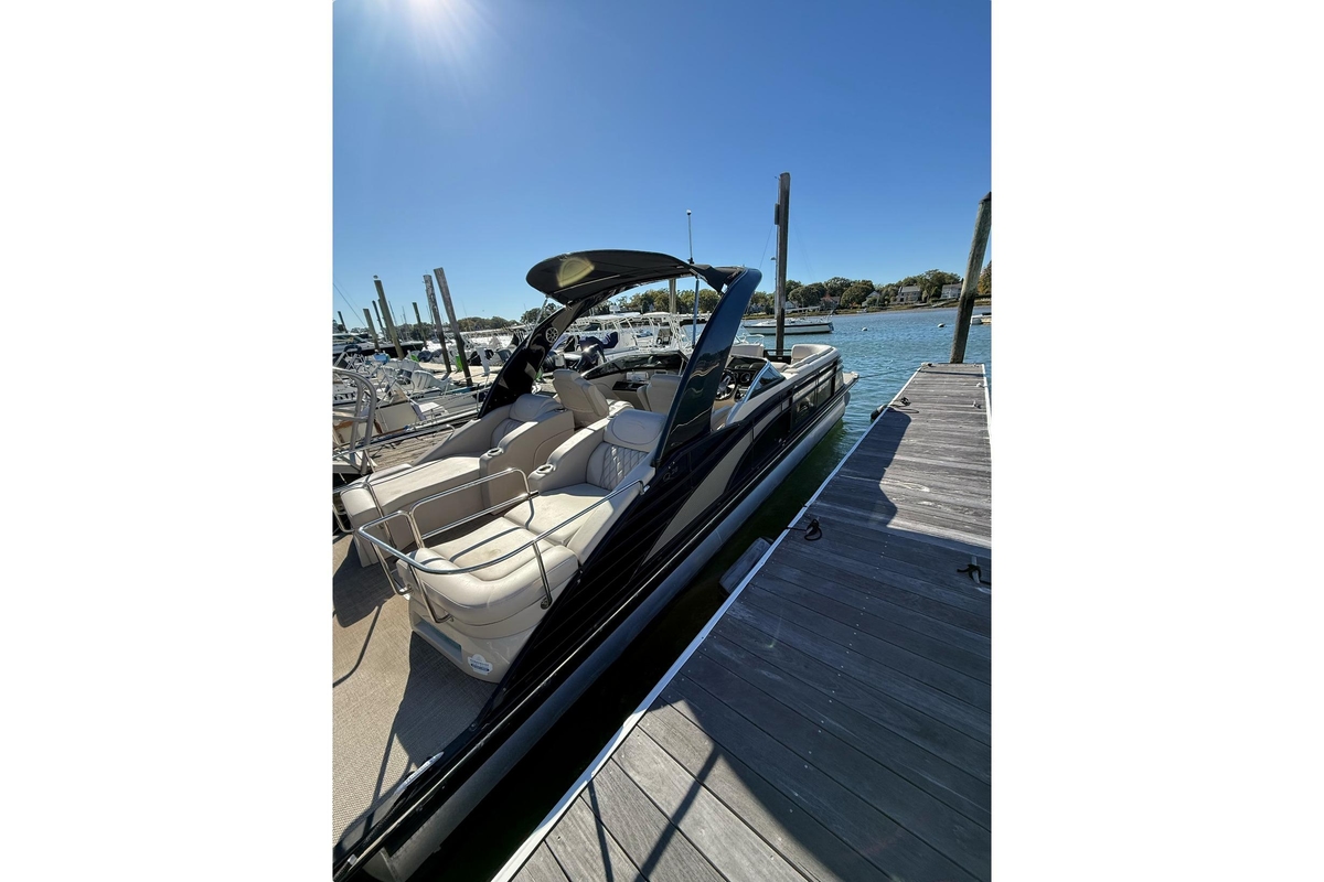2015 Bennington 2874 QCW - Sold Boat