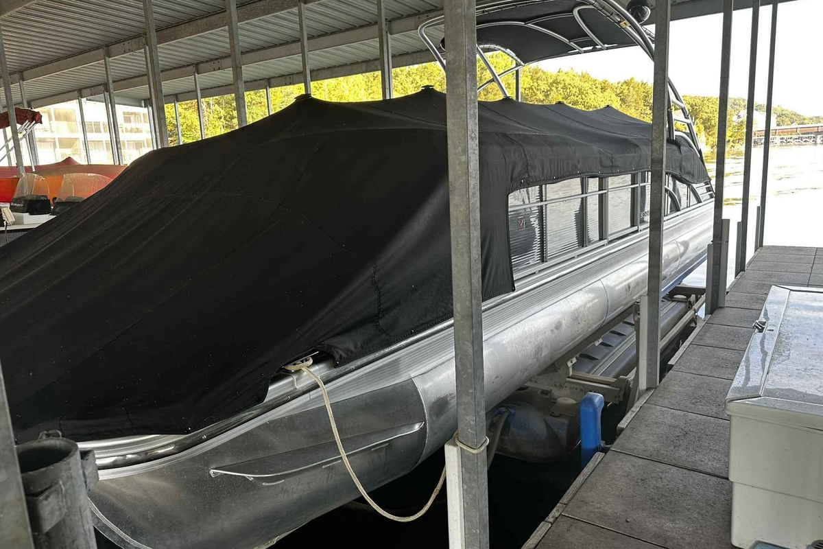 2014 Bennington 2875 QCW I/O - Sold Boat