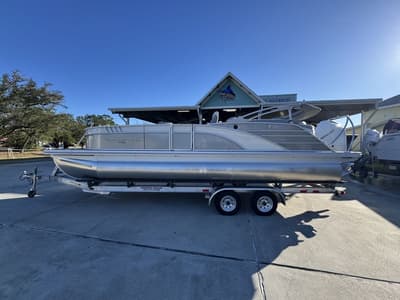 BOATZON | Bennington L Bowrider Quad Bench 23 LTFB 2026