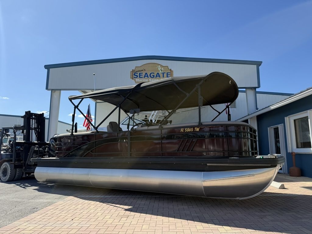 2025 Bennington L Entertainment 23 LPD - Sold Boat