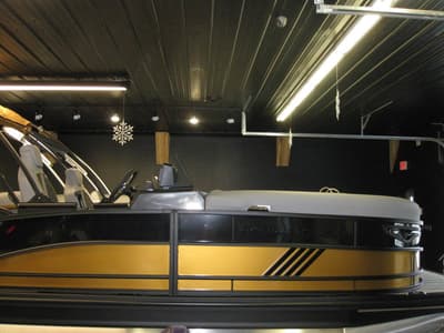 BOATZON | Bennington M Swingback 22 MSB 2026