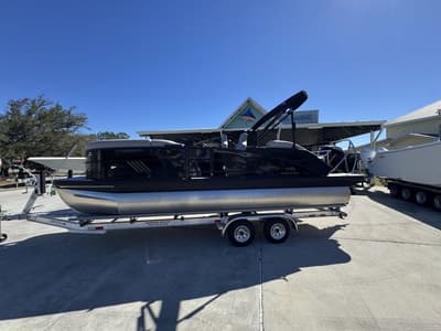 BOATZON | Bennington M Swingback 22 MSB 2026