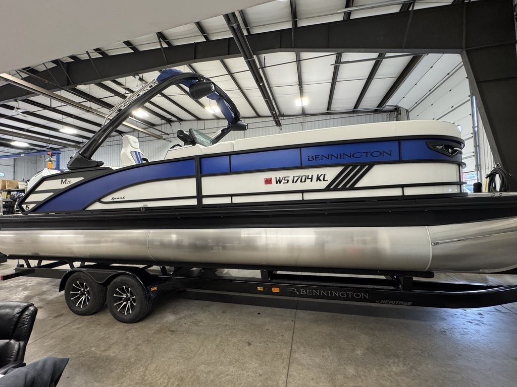 2025 Bennington M Swingback 26 MSB - Sold Boat